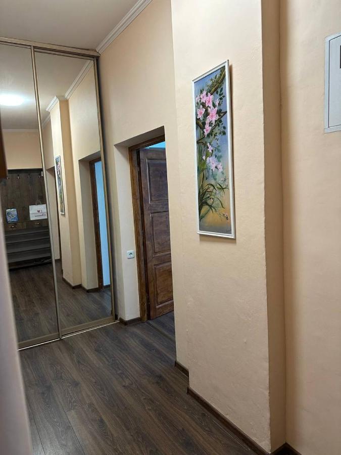 Затишна Двокімнатна Квартира В Самому Серці Ужгорода Экстерьер фото